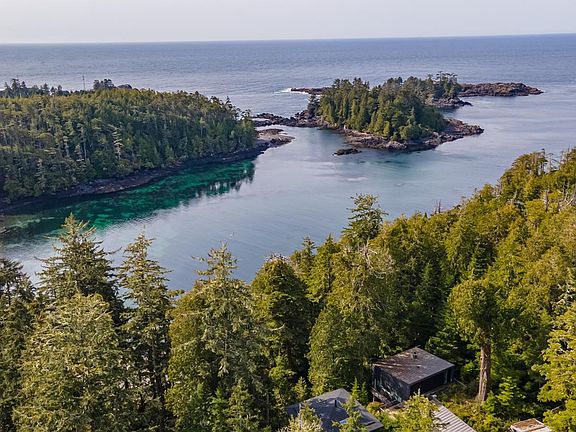 2nd image of 330 Reef Point Rd
