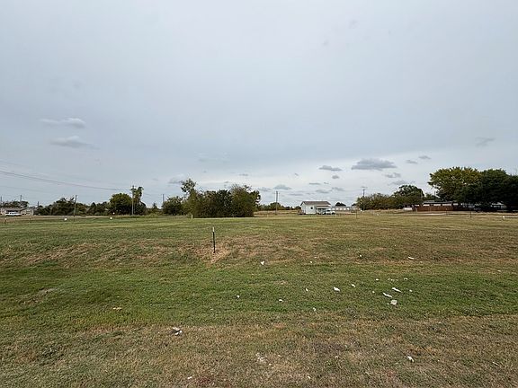4th image of E Sabine St