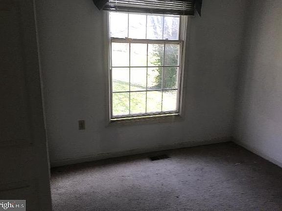 4th image of 4127 Shady Ln