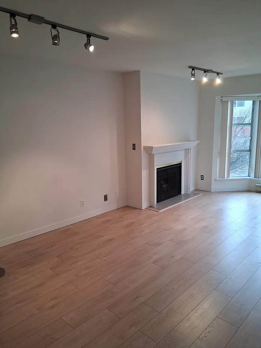 1738 Alberni St #1138817 photo 1