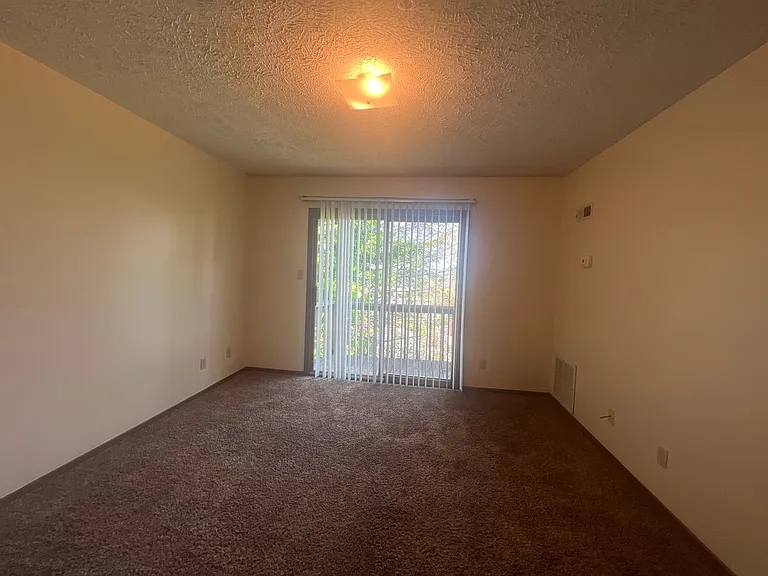 2858 University Ave — Photo 40