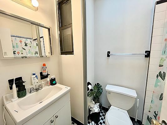 4th image of 308 E 6th St APT 13