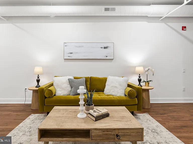 240 Hermitage St #102 — Photo 6