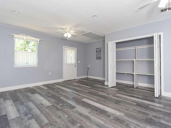 5th image of 215 SE Crow Ct