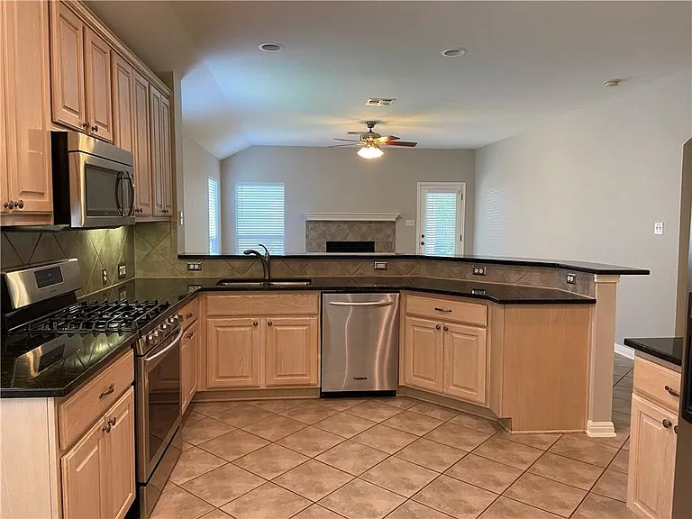 1727 Fallen Leaf Ln — Photo 8
