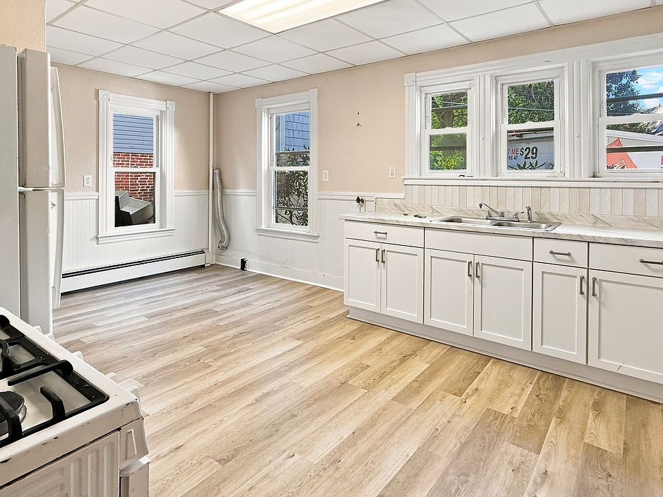 1st image of 13 Edwards St #1L