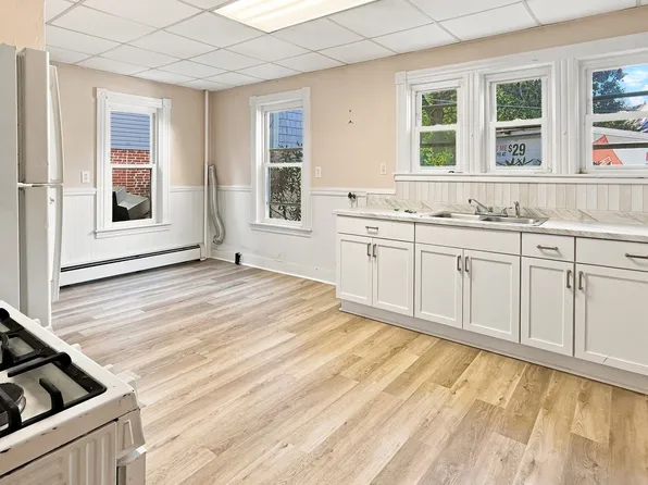 13 Edwards St #1L, Southbridge, MA 01550
