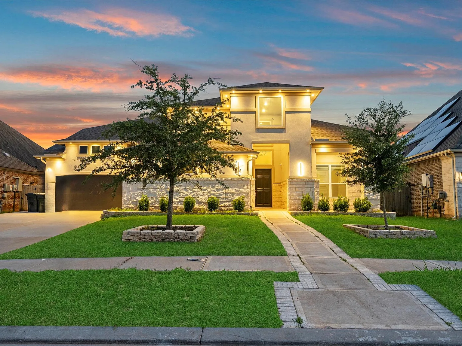 5 bed, 4.5 bath, 4822 sqft, $5,000 — Photo 2