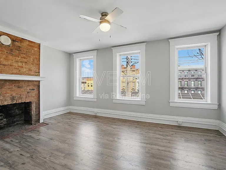 107 W Elder St #C — Photo 10