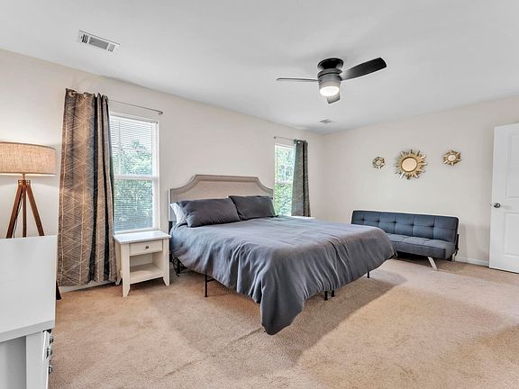 3rd image of 212 Rivers Edge Cir