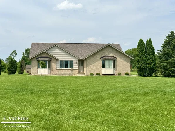 9300 Springborn Rd, Casco, MI 48064