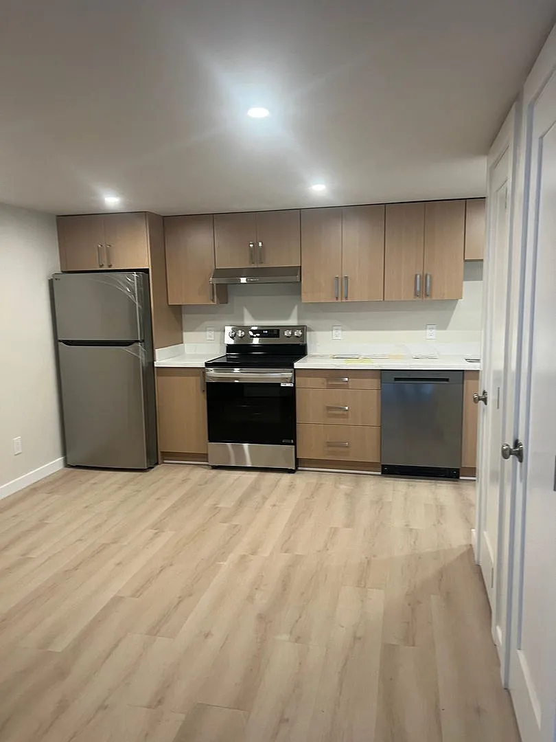 The Thunderbird Apartments — Photo 1