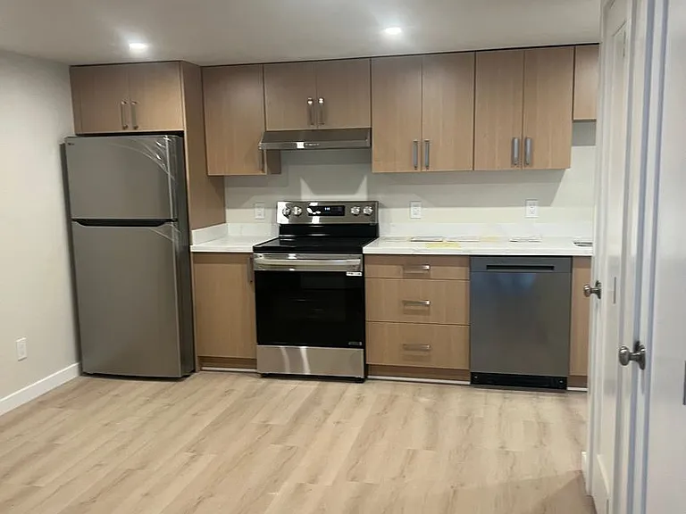The Thunderbird Apartments — Photo 1