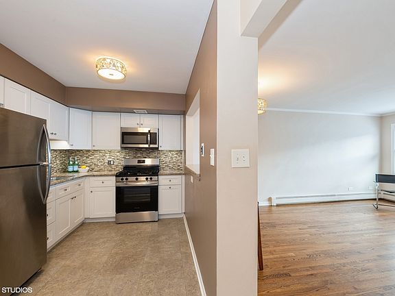 4th image of 6817 N Ozark Ave APT 3C