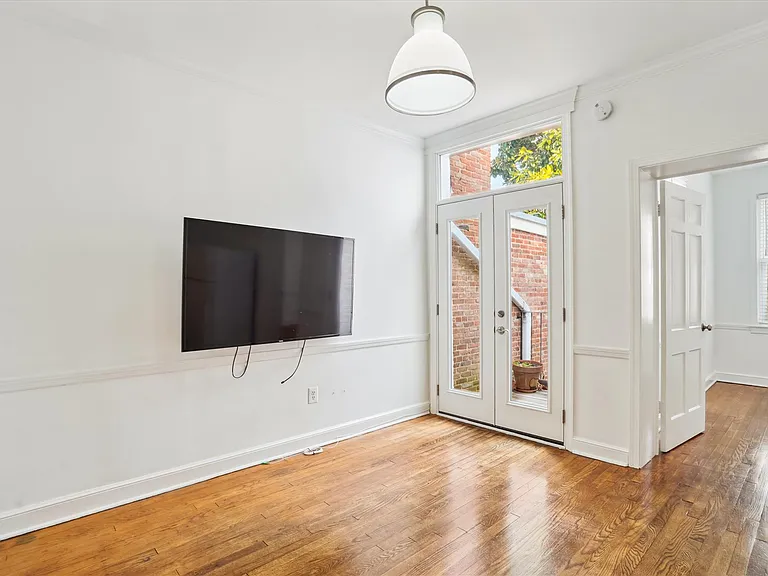2431 I St NW #B — Photo 4