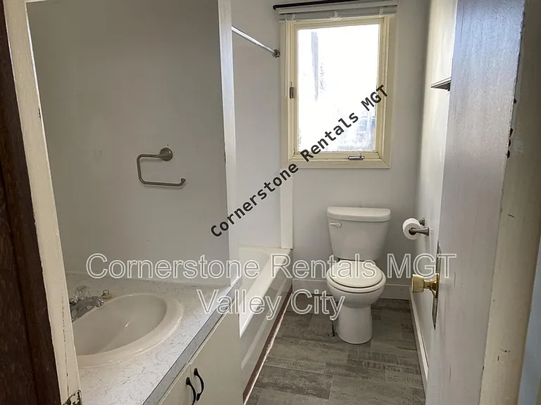 217 Central Ave S — Photo 9
