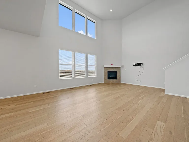 470 Hyde Park Cir — Photo 2
