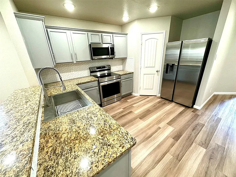 1812 Arbordale Way — Photo 3