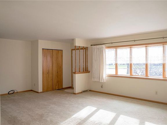 3rd image of 3670 Sandburg Dr
