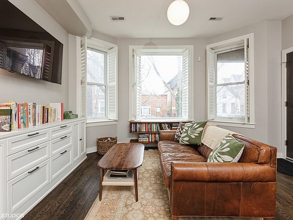 2nd image of 1927 N Honore St APT 2A