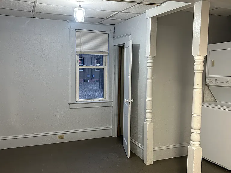 403 College Ave N — Photo 2