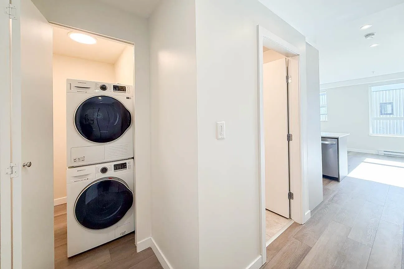 2 bed, 648 sqft, $3,225 — Photo 4