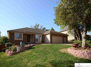 311 Fox Creek Ln, Papillion, NE 68046