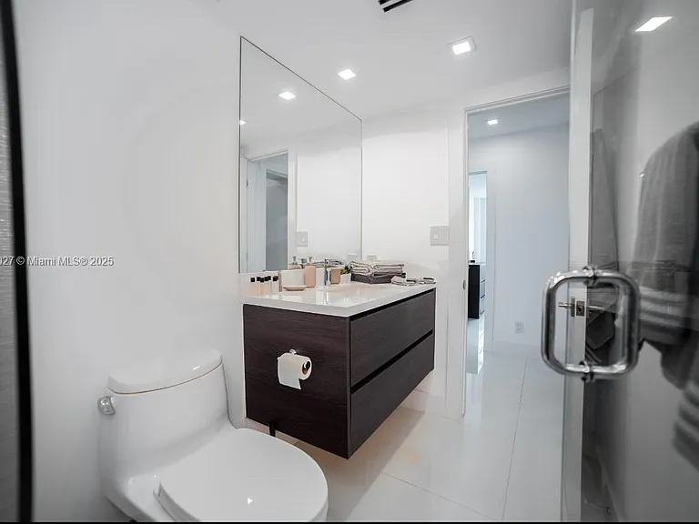 5600 Collins Ave #14K — Photo 18