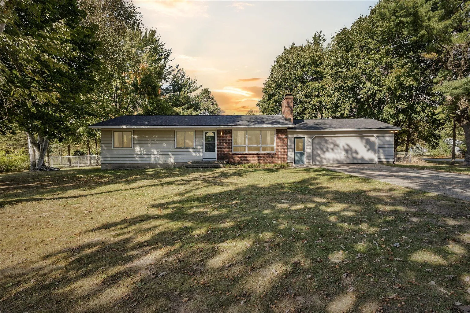 255 Fifteen Mile Rd NW photo 1