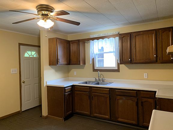 2nd image of 648 Putnam Ave