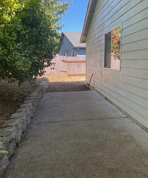1135 NE Conser Pl — Photo 22