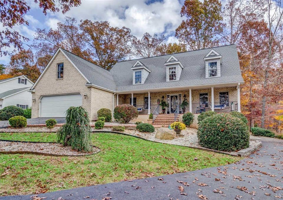 1st image of 210 Heather Ln