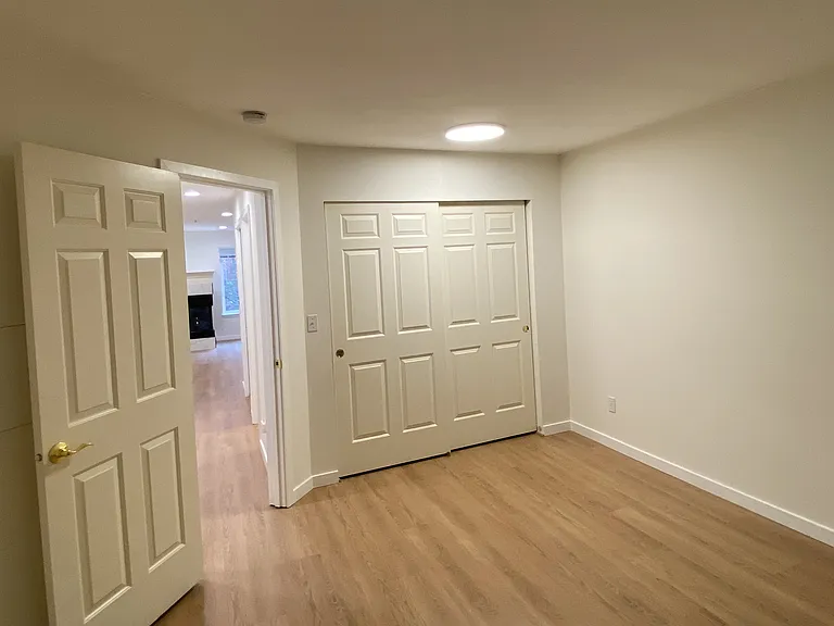 14.Bedroom Closet