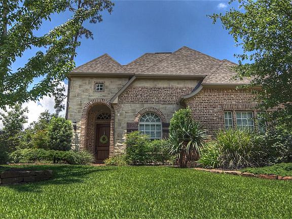 Beautiful move-in ready highly upgraded Darling built home in Grogans Forest; minutes from I45.