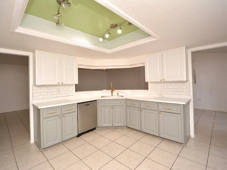 205 Beechwood Ln — Photo 6