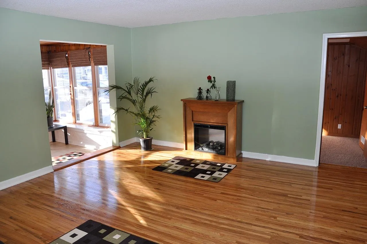 4 bed, 1645 sqft, $2,395 — Photo 4