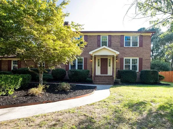 4302 Oak Hollow Dr, High Point, NC 27265