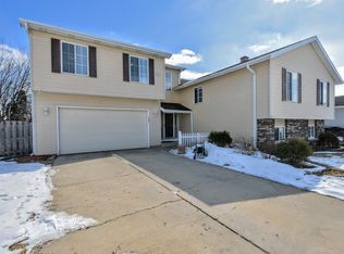 200 Windridge Dr, McHenry, IL 60050