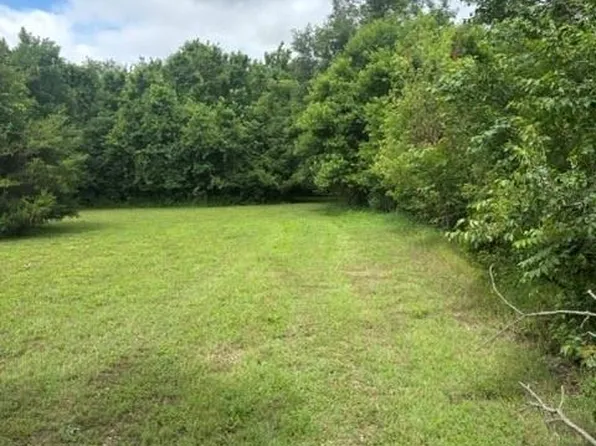 1225 Meade Rd, Parsons, KS 67357