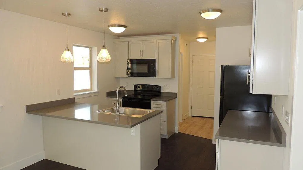 2 bed, 840 sqft, $1,625 — Photo 2