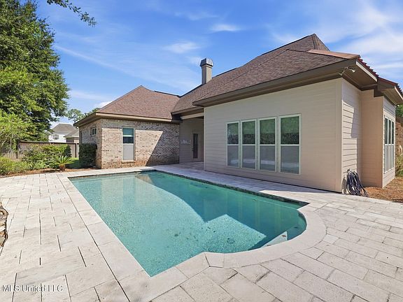 5th image of 978 Emily Dr