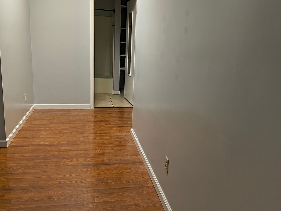 1st image of 409 E Commercial Ave #R