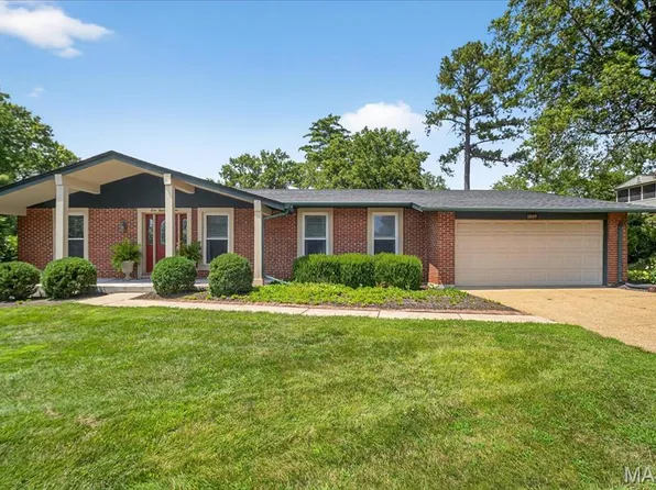 1009 Dutch Mill Dr, Ballwin, MO 63011