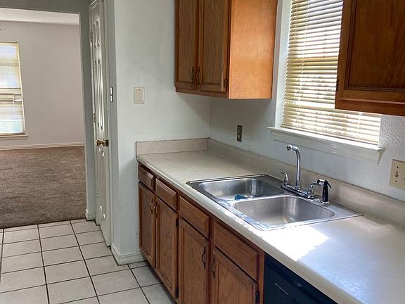 3rd image of 1115 Madison Ave