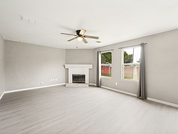 4th image of 920 Kendall Dr
