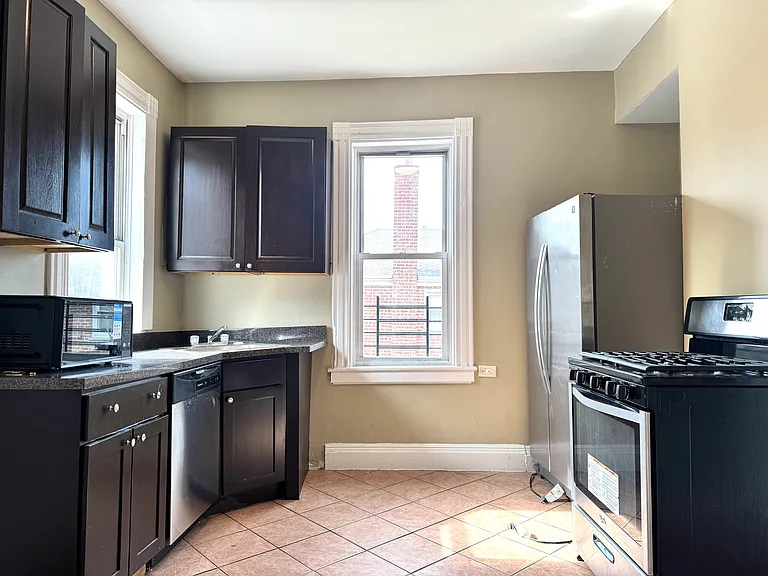 42 Bennett Ave #2 — Photo 5