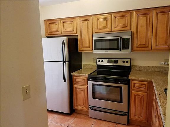 2nd image of 2411 Gallery View Dr #6