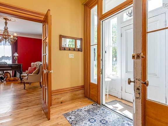 5th image of 446 Saint George St
