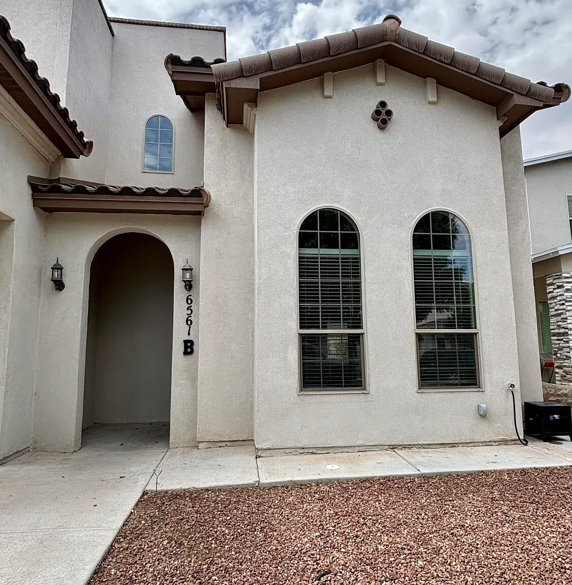 3 bed, 2.5 bath, 1605 sqft, $1,950 — Photo 2