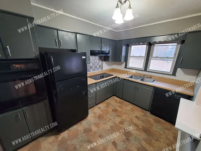 9909 Wheeling Ave — Photo 5